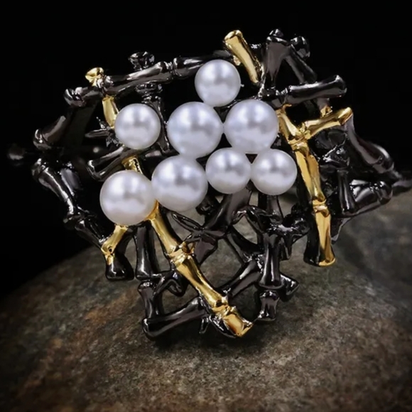 Size 9 Faux Pearl Ring - Picture 2 of 7